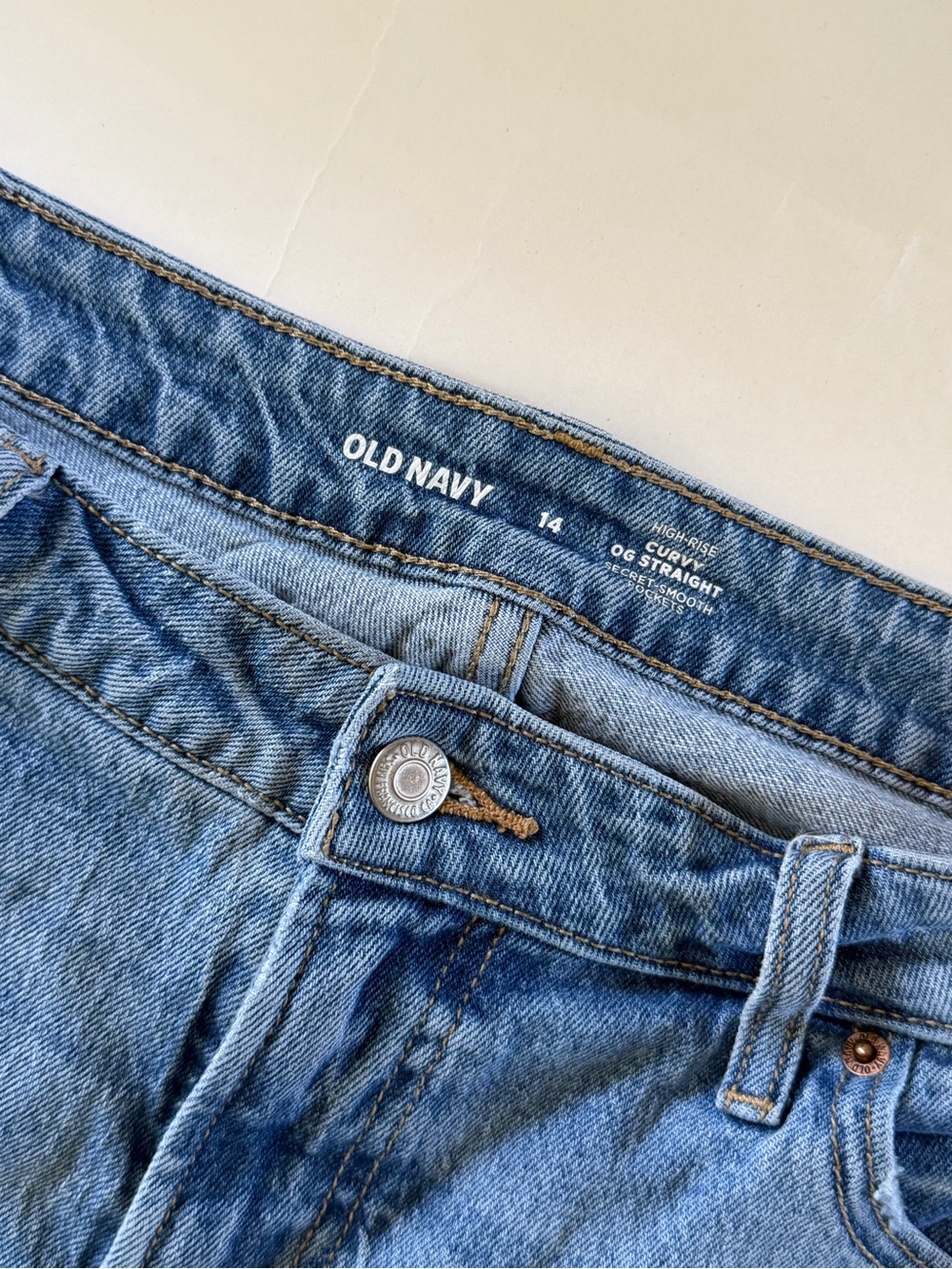 Old Navy Light Blue Curvy High-Rise Straight Jeans - Picture 3 of 5